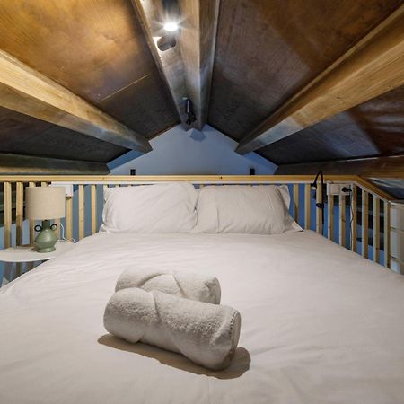 Hermoso Molino Restaurado A Pie Del Rio En Vigo Kültér fotó