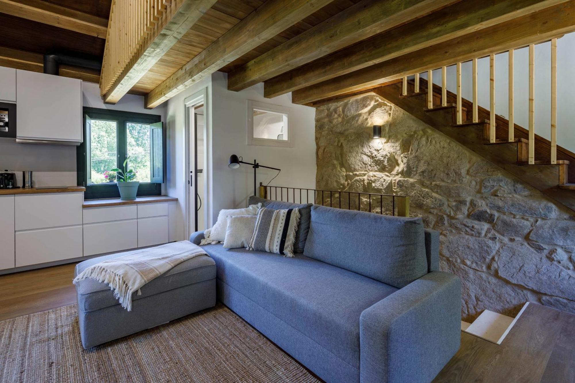 Hermoso Molino Restaurado A Pie Del Rio En Vigo Kültér fotó