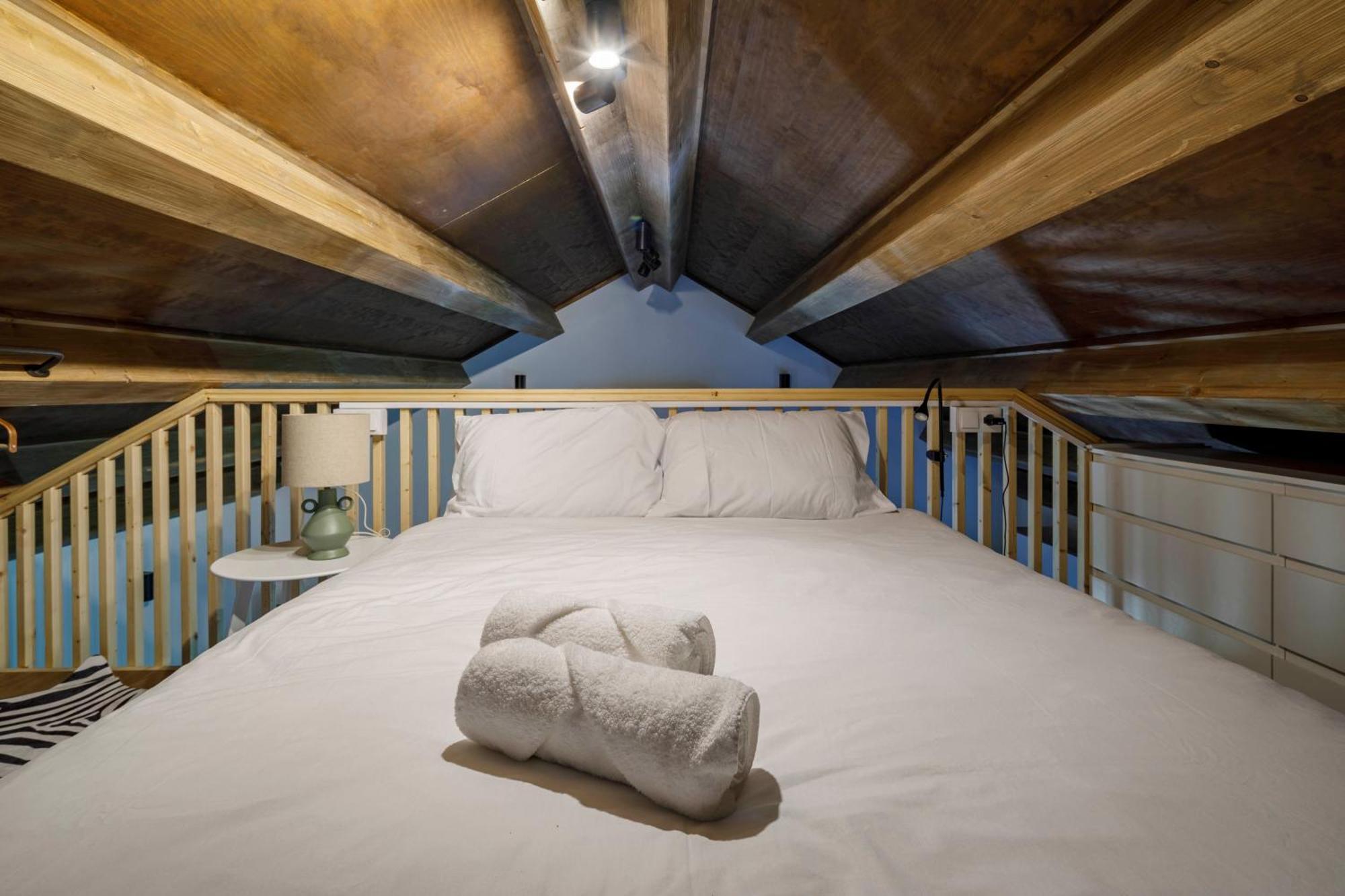 Hermoso Molino Restaurado A Pie Del Rio En Vigo Kültér fotó