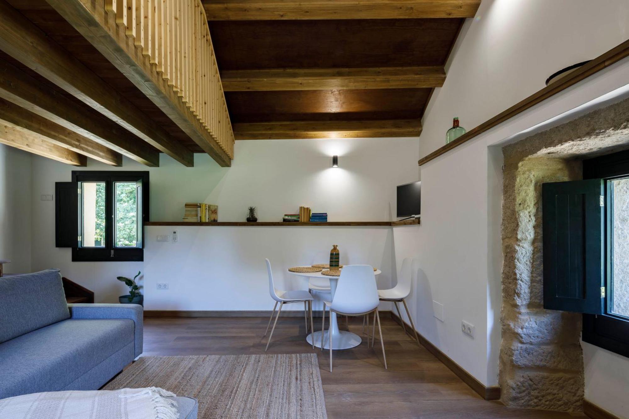 Hermoso Molino Restaurado A Pie Del Rio En Vigo Kültér fotó